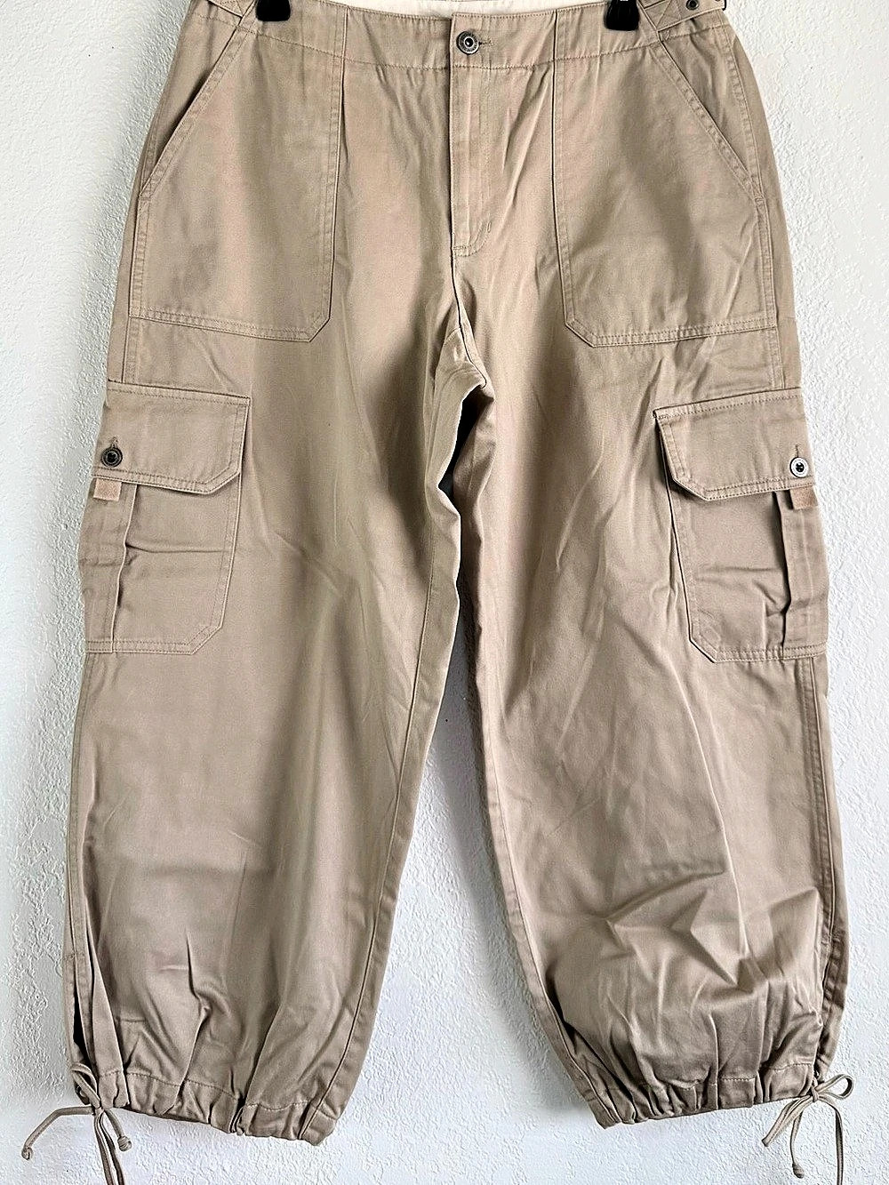 Liz Claiborne Size 12 Khaki Cargo Capri Pants Drawstring Hem Adjustable Waist
